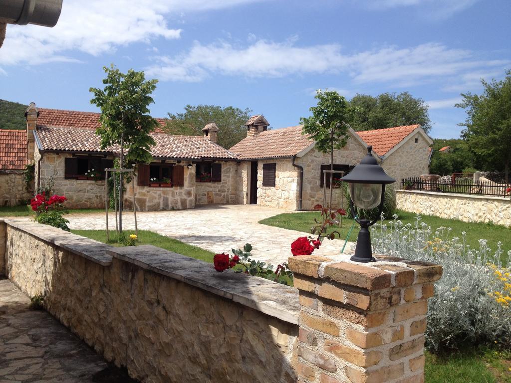 Micanovi Dvori Mobile Home Village Zrmanja Obrovac Exterior photo